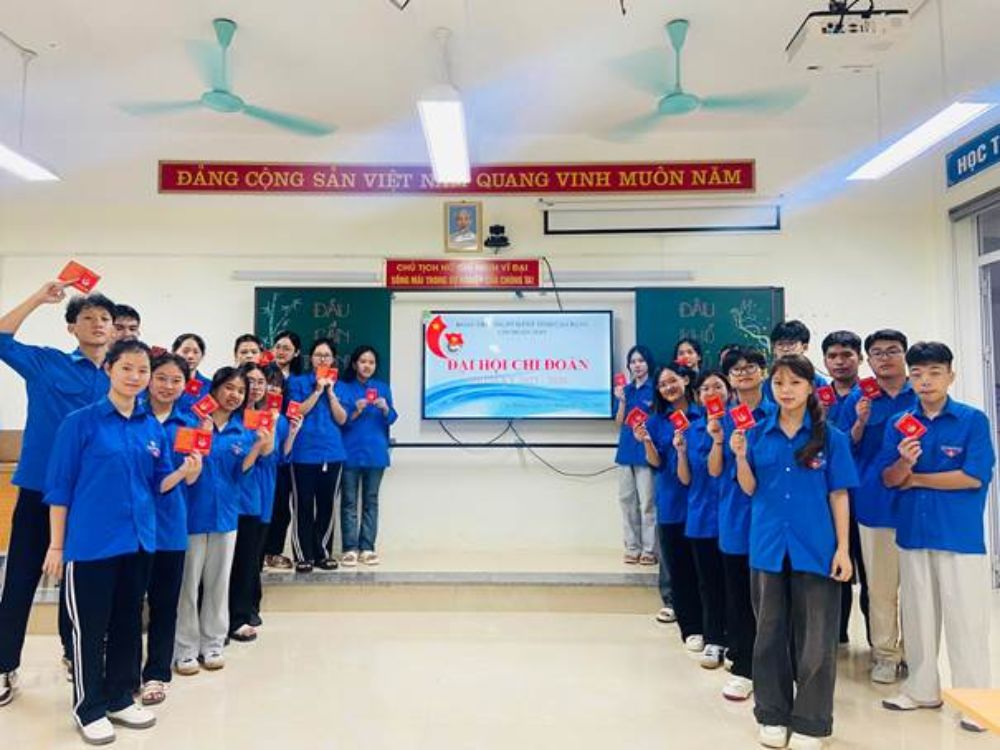 Đoàn trường tổ chức thành công đại hội các chi đoàn khối 11, 12 năm học 2025 – 2026